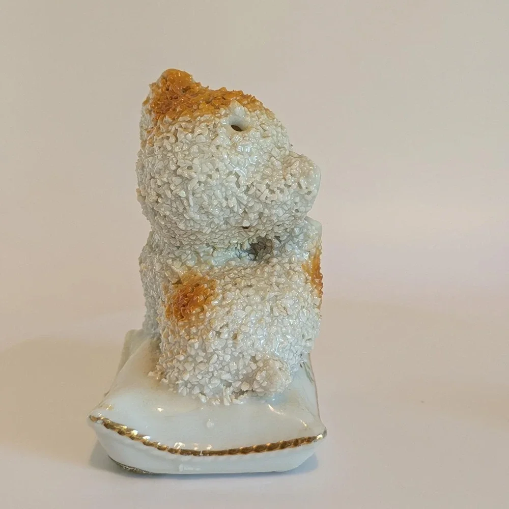 Vintage Victoria Ceramic Sugar Textured Cats On Pillows Salt & Pepper Japan MCM